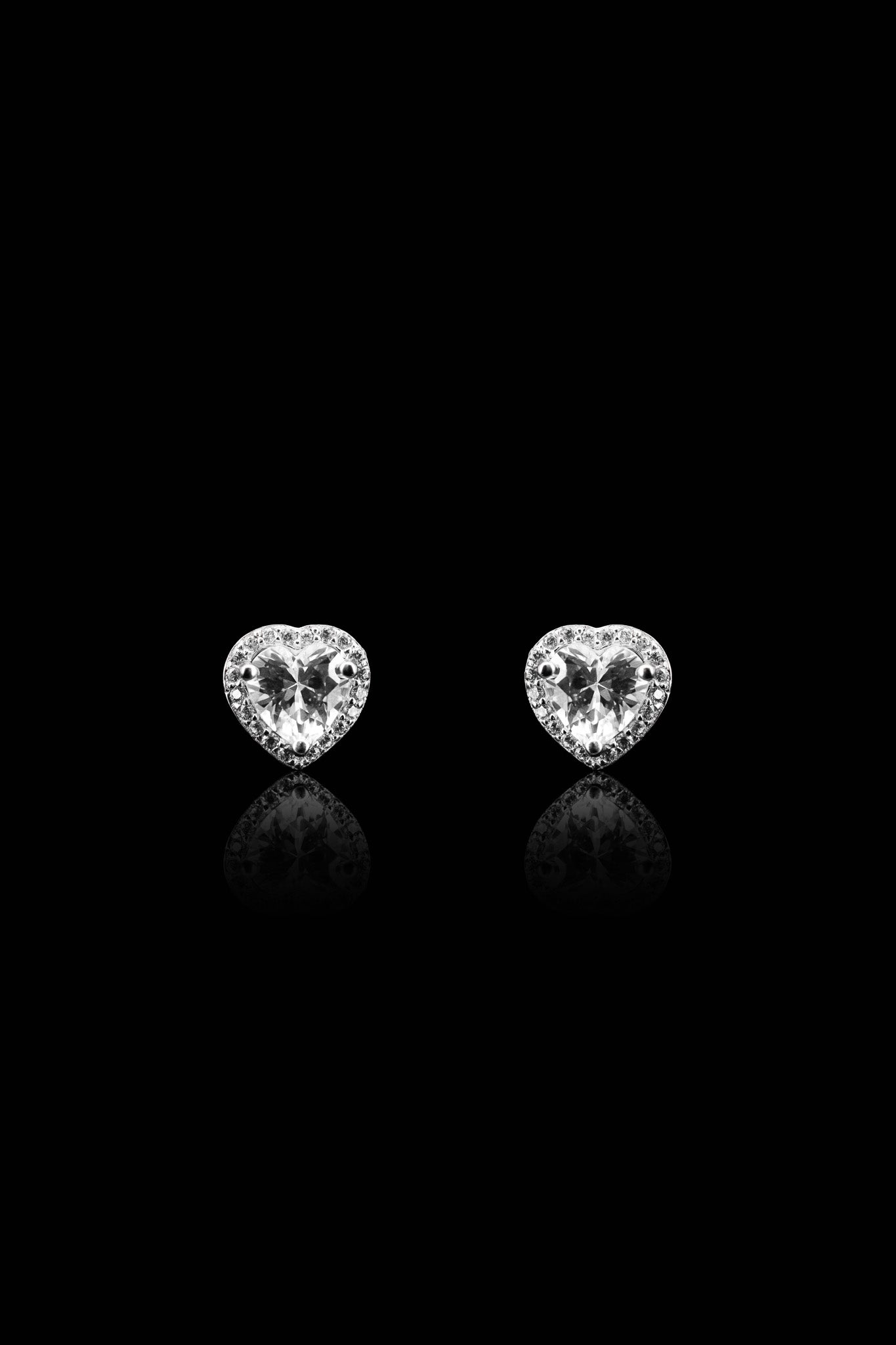 LVE075 HEART PAVÉ STUD EARRINGS