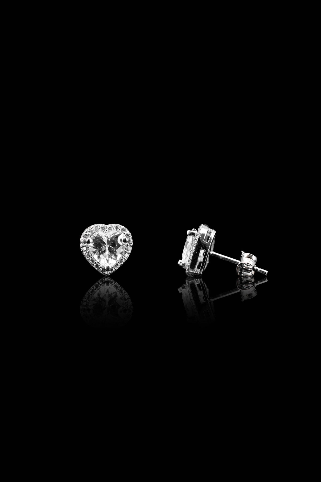 LVE075 HEART PAVÉ STUD EARRINGS