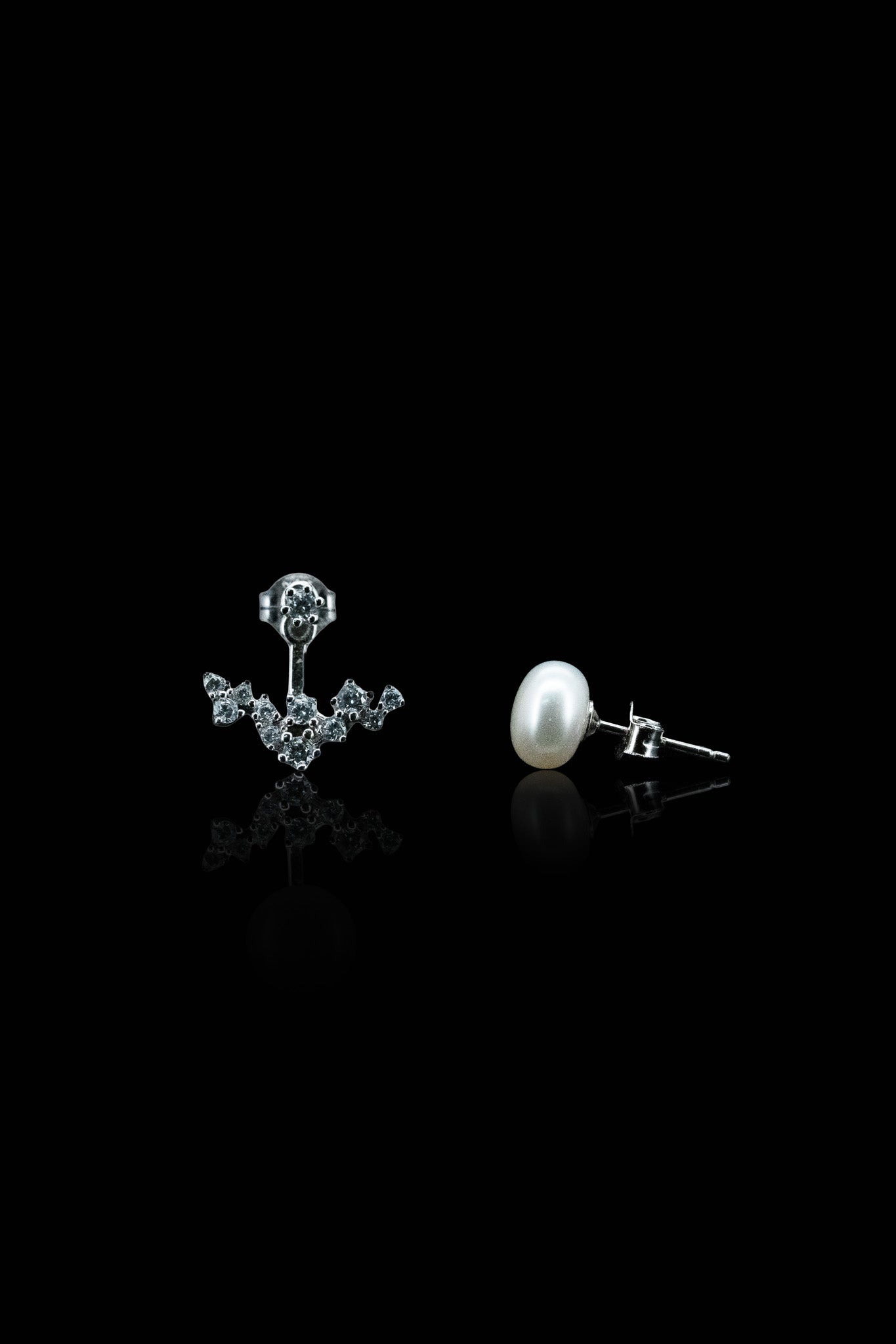 
                  
                    LVE039 TWO-WAY FLOWER PEARL EARRINGS
                  
                