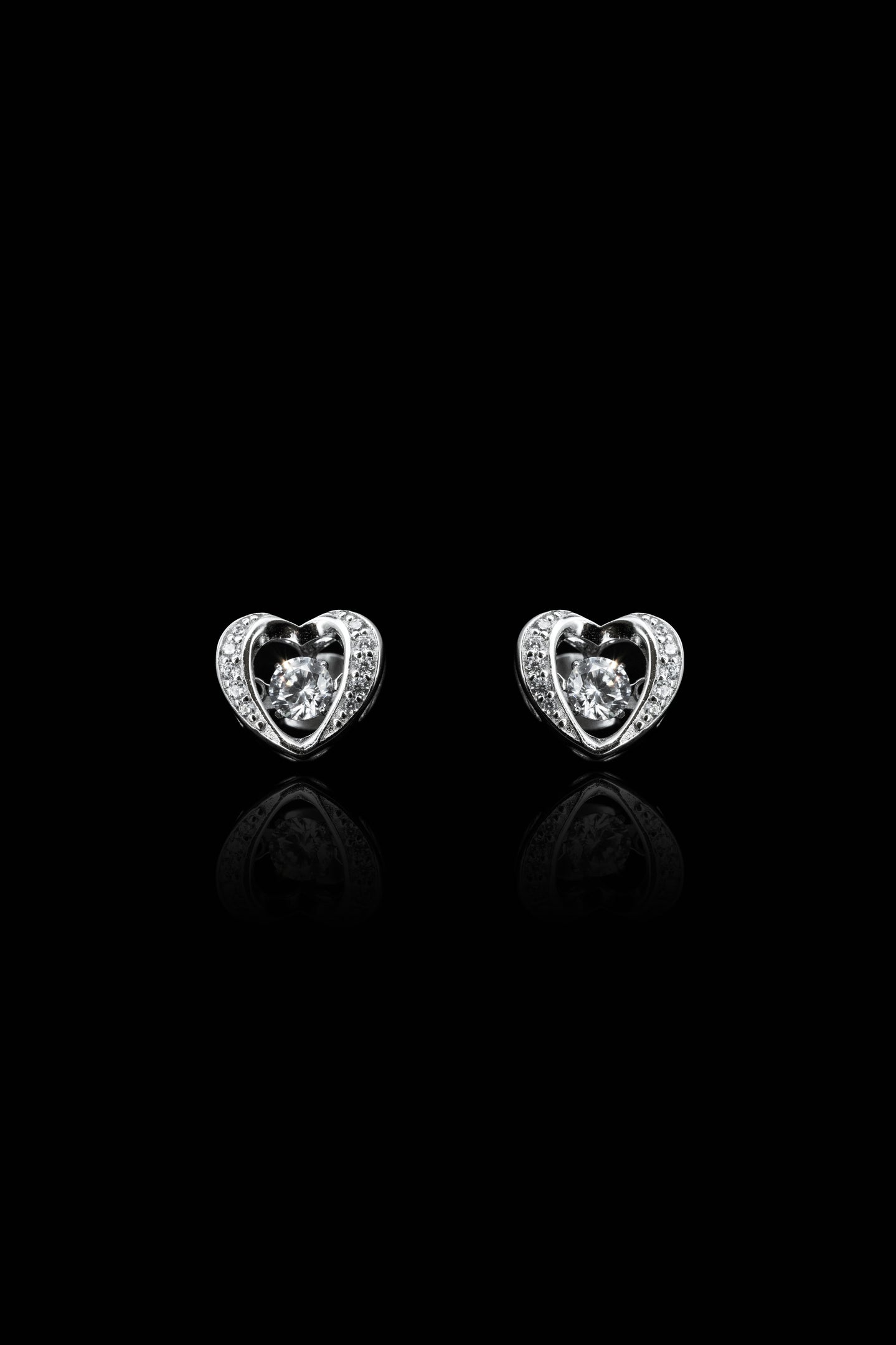 
                  
                    LVE009 DANCING HEART EARRINGS
                  
                