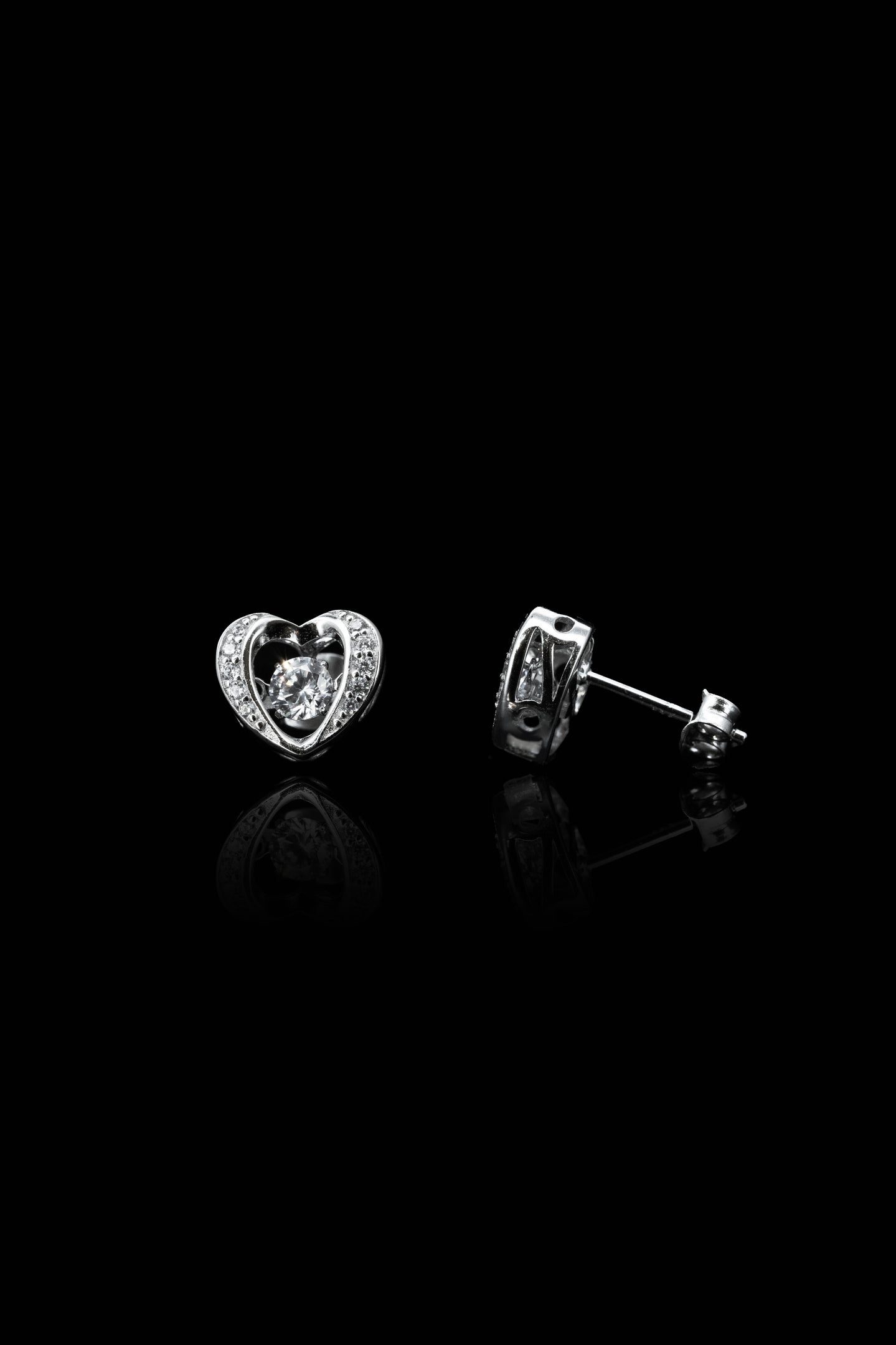
                  
                    LVE009 DANCING HEART EARRINGS
                  
                