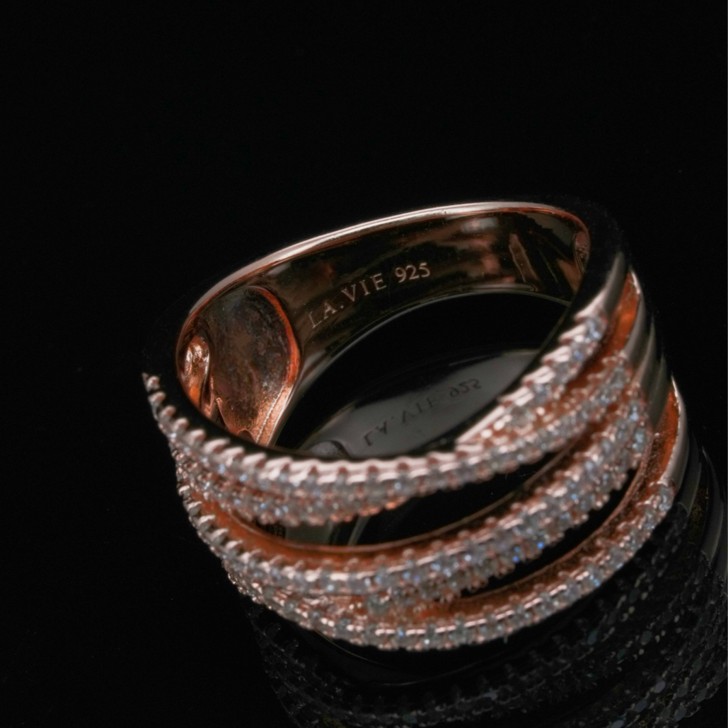 
                  
                    LVR038 SPARKLE LINES RING
                  
                