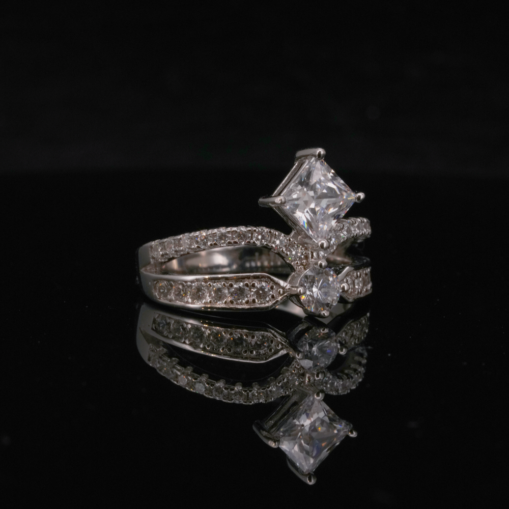 
                  
                    LVR055 SPARKLE CROWN RING
                  
                