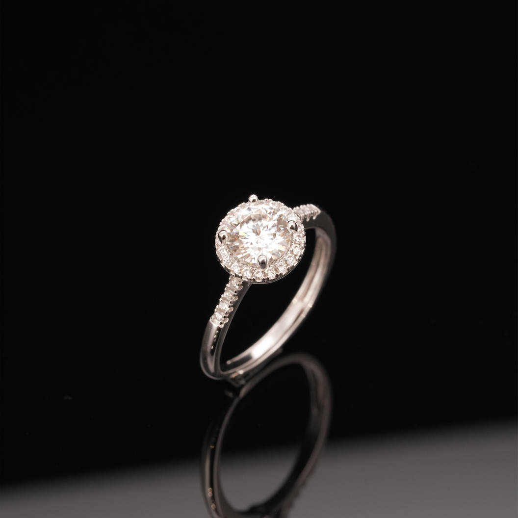 
                  
                    LVR001 ROUNF PAVÉ RING
                  
                