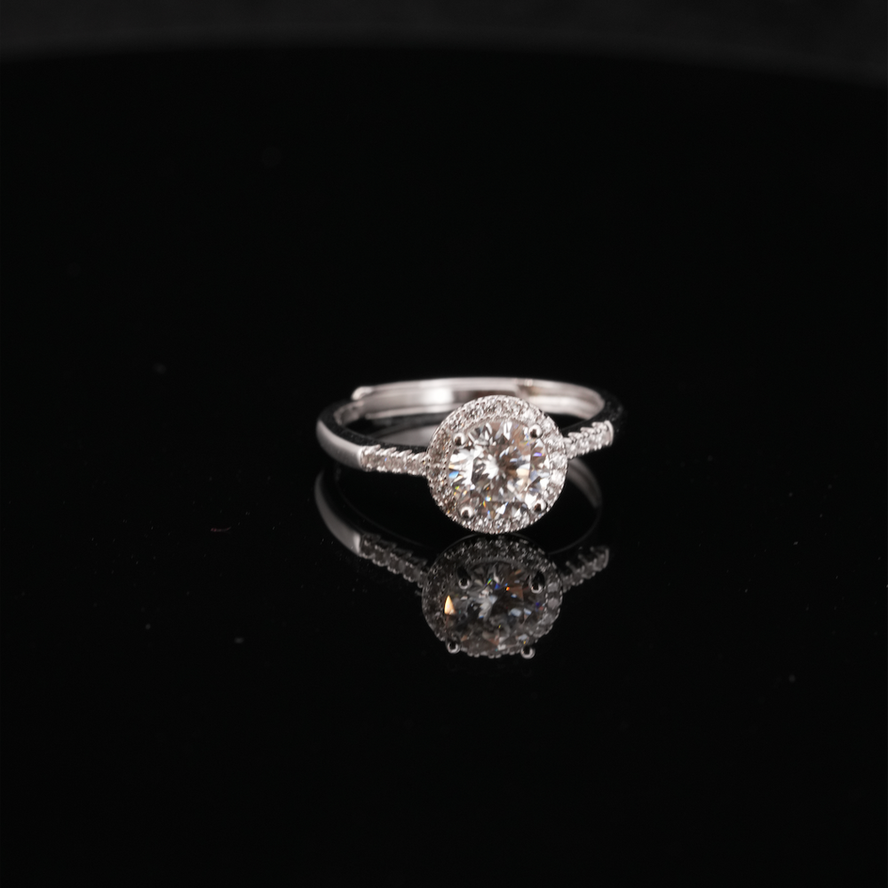 
                  
                    LVR001 ROUNF PAVÉ RING
                  
                