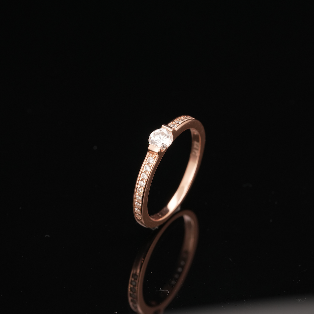 
                  
                    LVR004 BAGUE SOLITAIRE SCINTILLANTE
                  
                