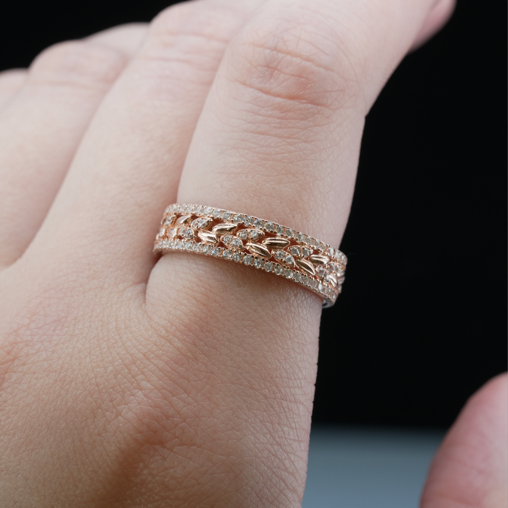 
                  
                    LVR013 ETERNITY LEAVES PATTERN RING
                  
                