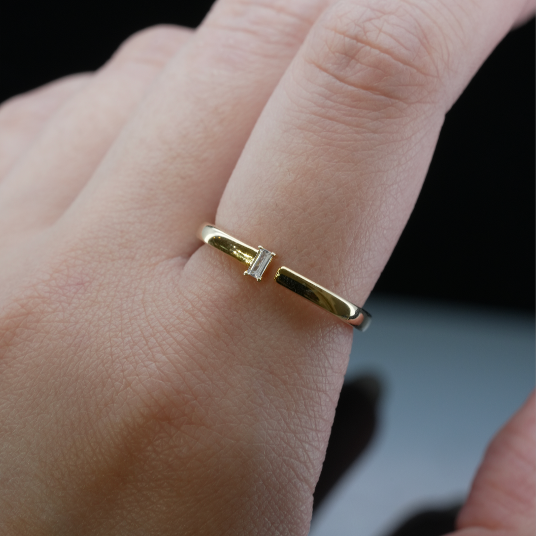 
                  
                    LVR033 SQUARE PAVE RING
                  
                