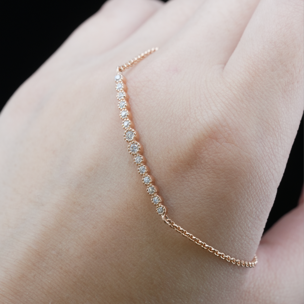 
                  
                    LVB007 PAVE LINE ADJUSTABLE BRACELET
                  
                