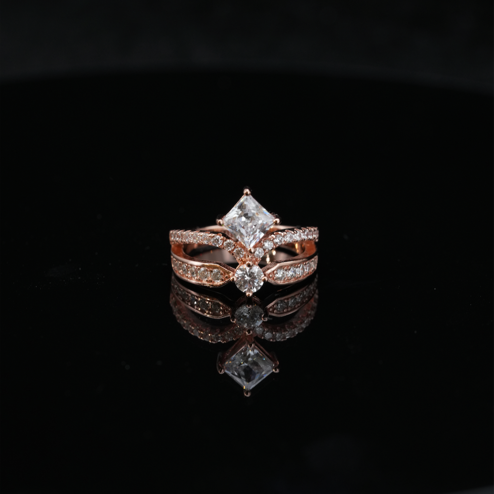 
                  
                    LVR055 SPARKLE CROWN RING
                  
                