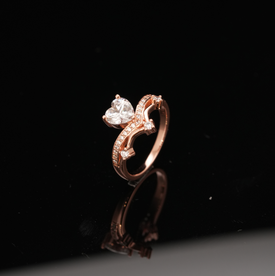 
                  
                    LVR060 FLOATING HEART RING
                  
                