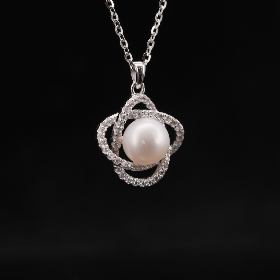 
                  
                    LVN010 FRESHWATER CULTURED PEARL IN FRAME NECKLACE
                  
                