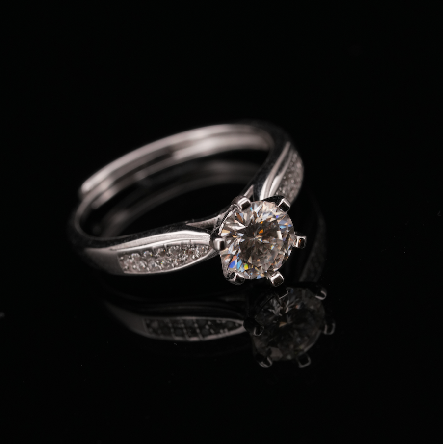 
                  
                    LVR007 SPARKLE SOLITAIRE RING
                  
                