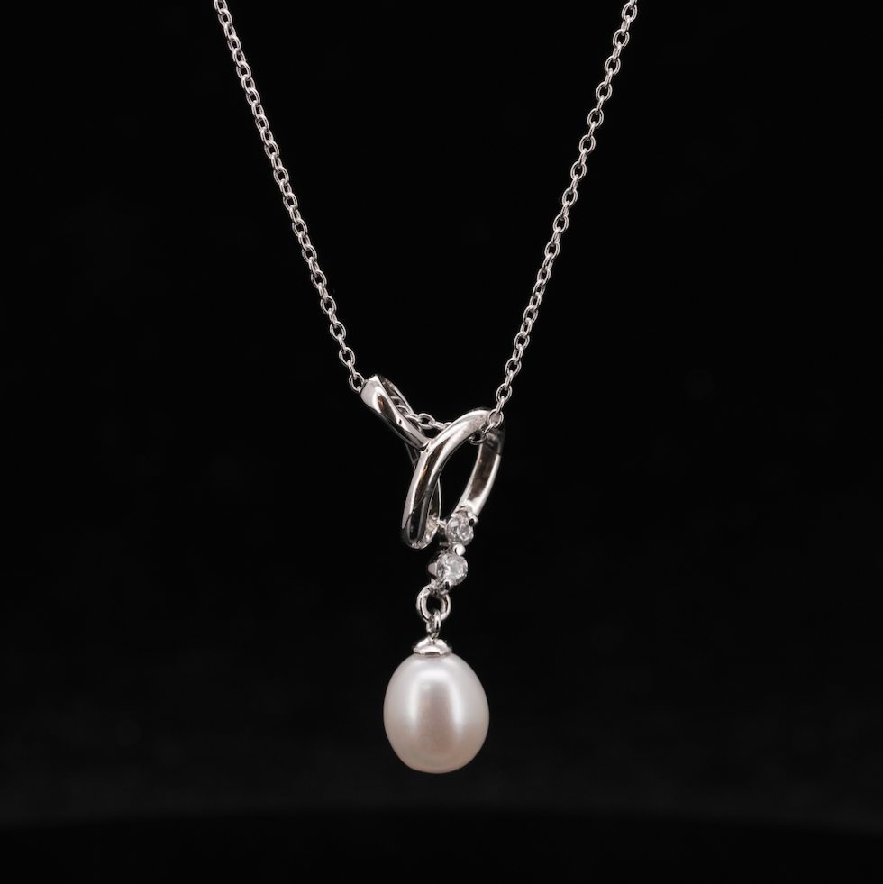 LVN034 CURVY PEARL PENDANT NECKLACE