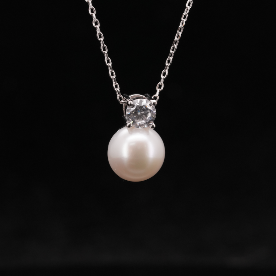 
                  
                    LVN042 LITTLE MAEVE PEARL NECKLACE
                  
                