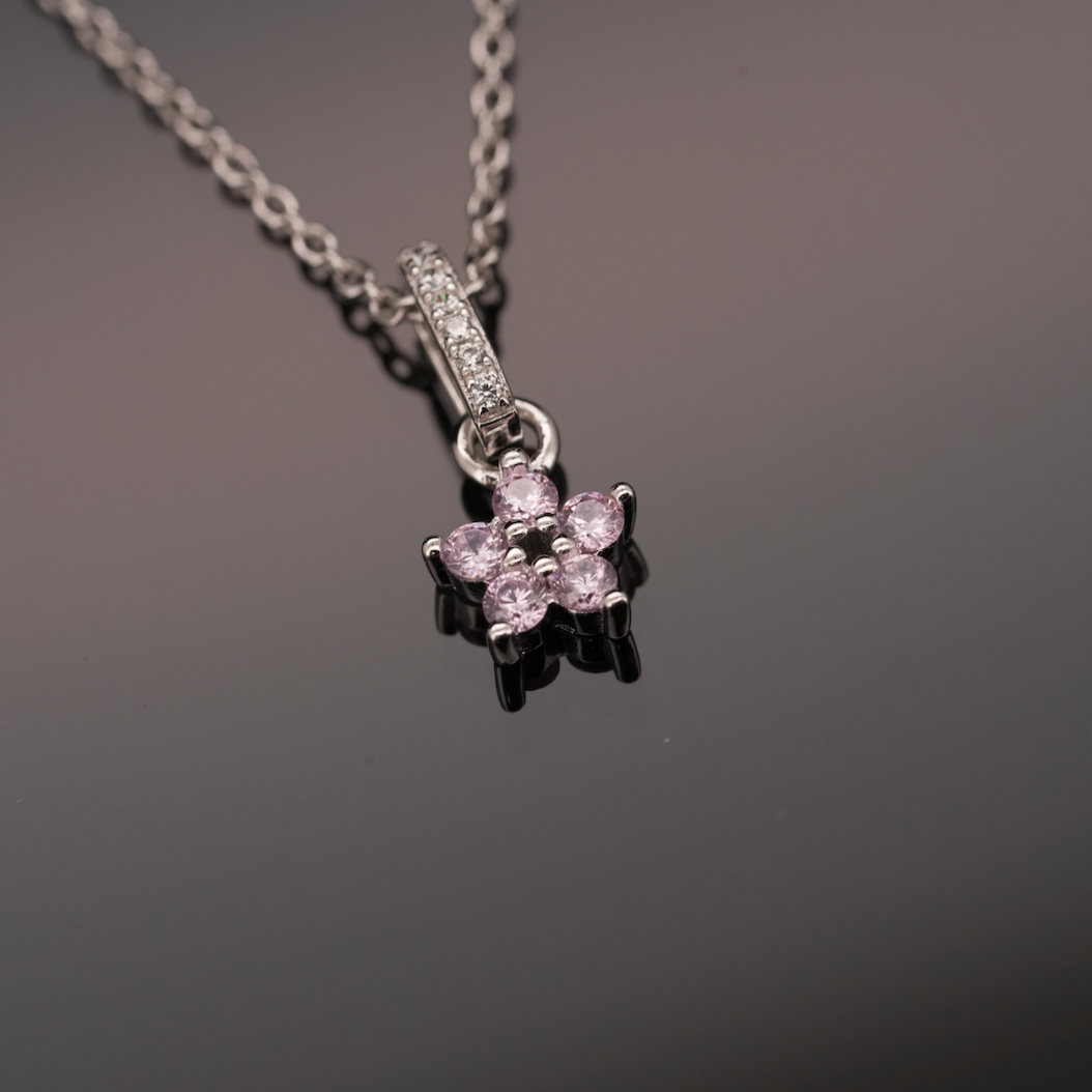 
                  
                    LVN051 COLLIER SAKURA SCINTILLANT
                  
                