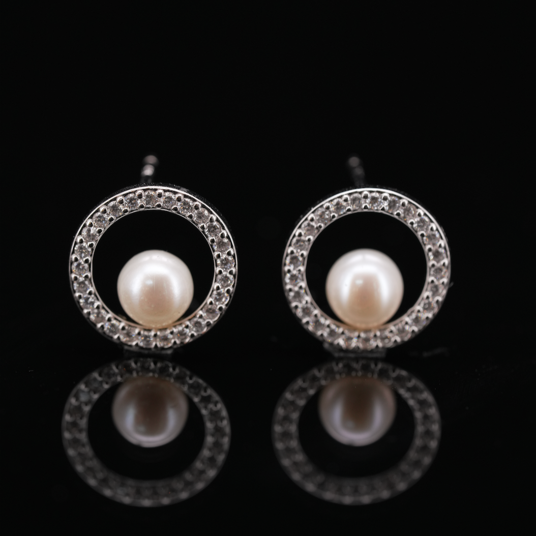 
                  
                    LVE003 BOUCLES D'OREILLES HALO EN PERLES DE CULTURE D'EAU DOUCE
                  
                