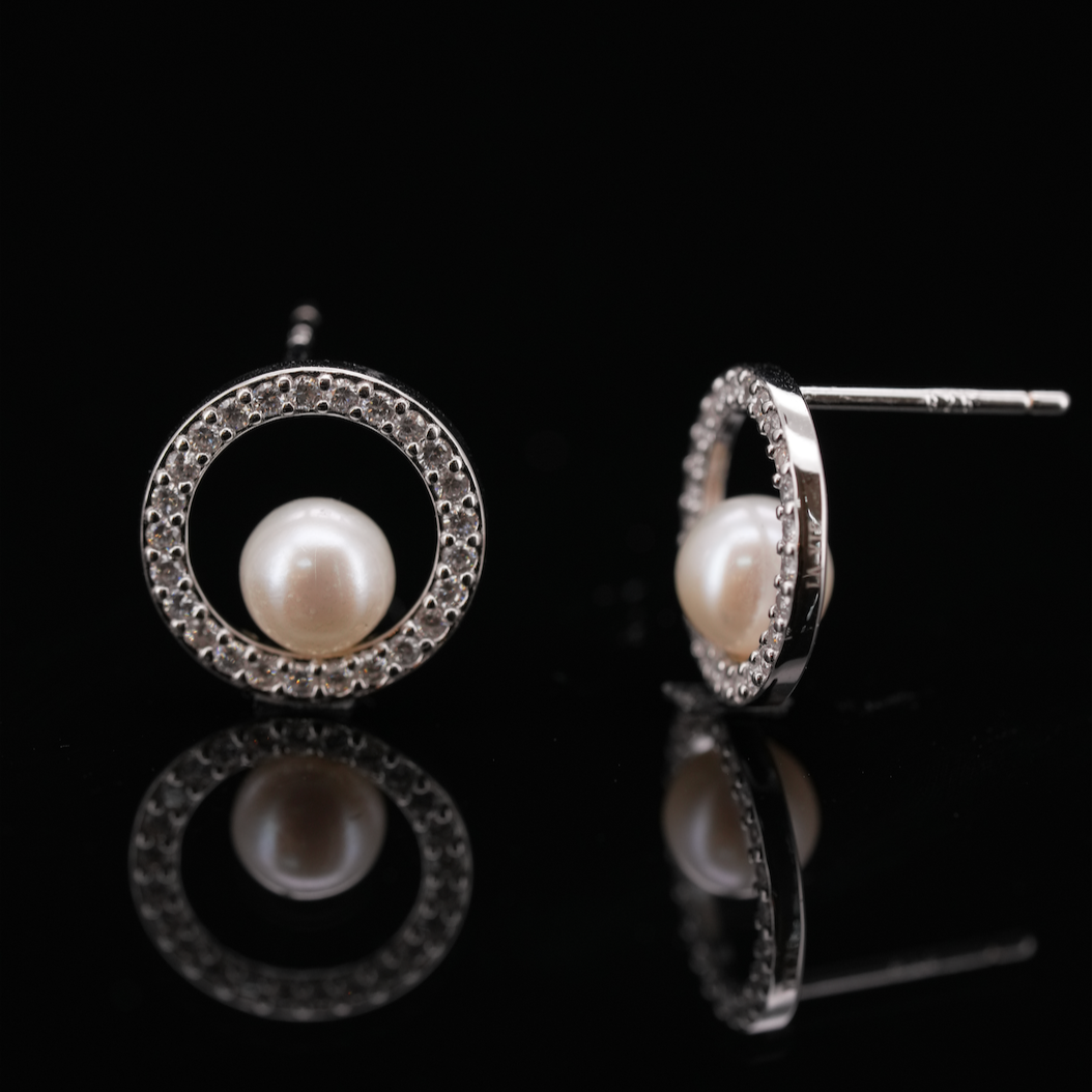 
                  
                    LVE003 HALO FRESHWATER CULTURED PEARL EARRINGS
                  
                