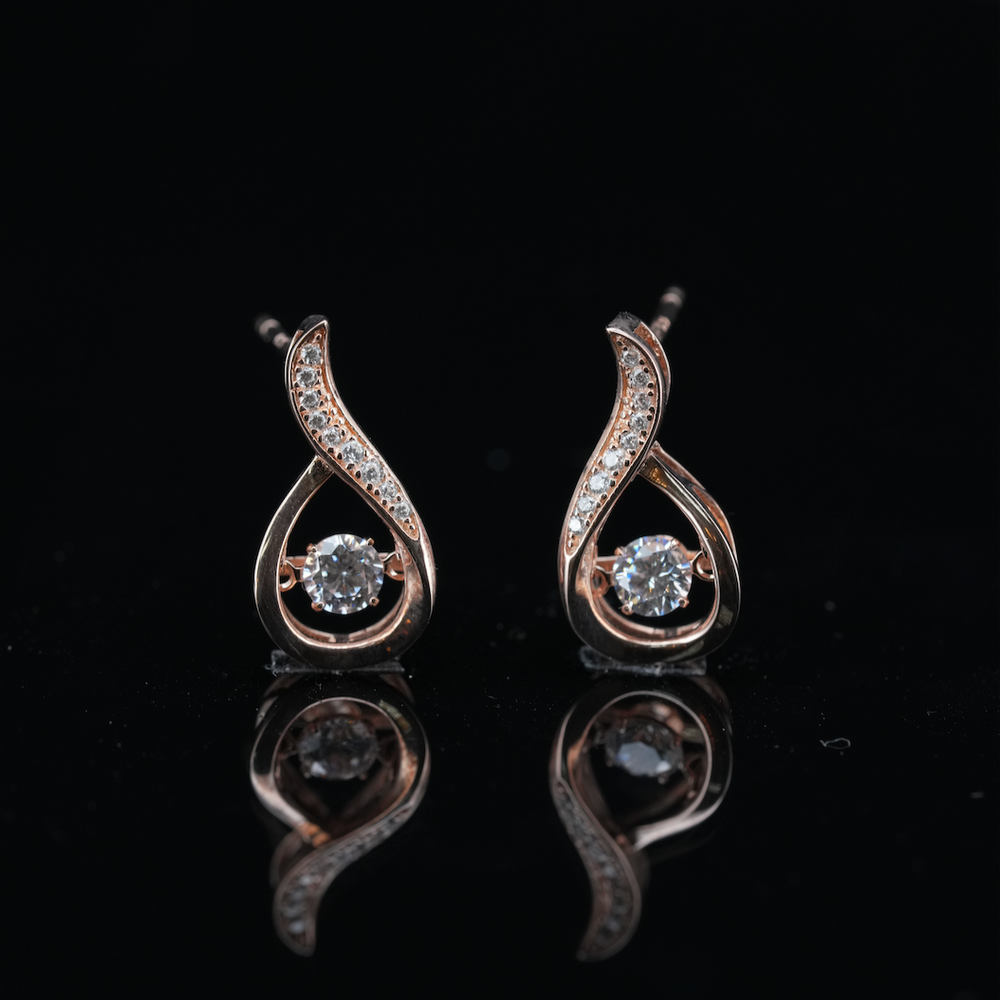 
                  
                    LVE015 CURVED DANCING STONE EARRINGS
                  
                