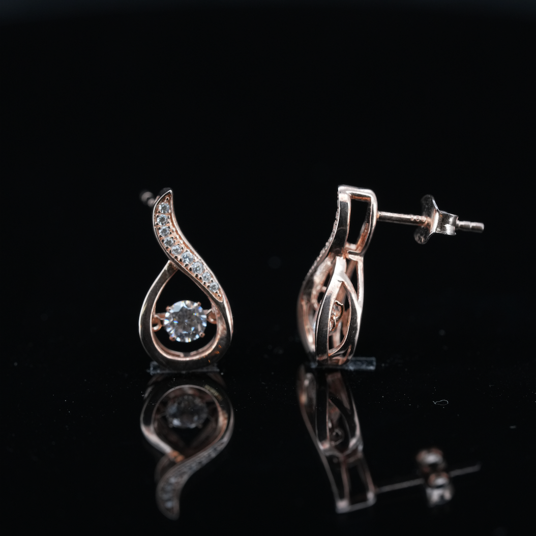 
                  
                    LVE015 CURVED DANCING STONE EARRINGS
                  
                