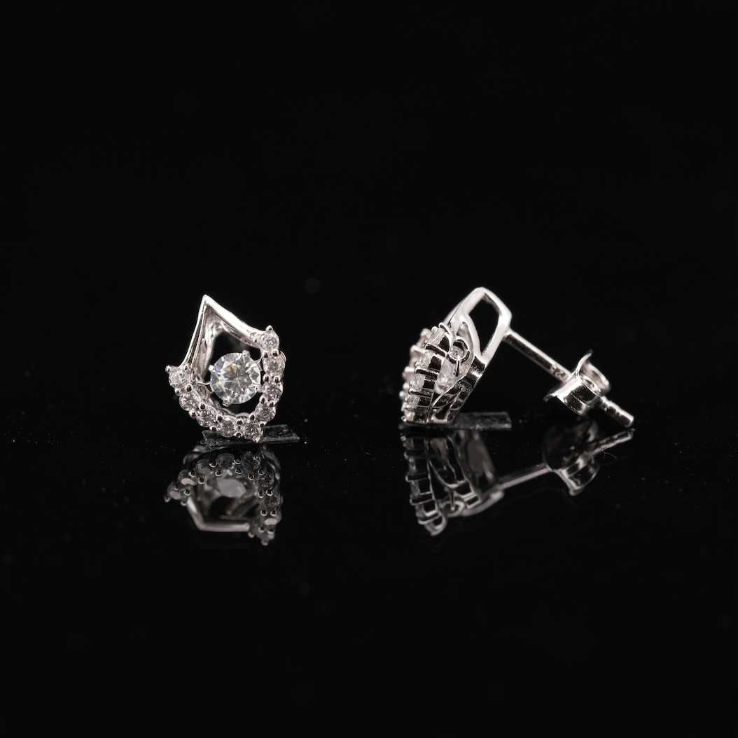 
                  
                    LVE016 SHIELD SHAPE DANCING STONE EARRINGS
                  
                