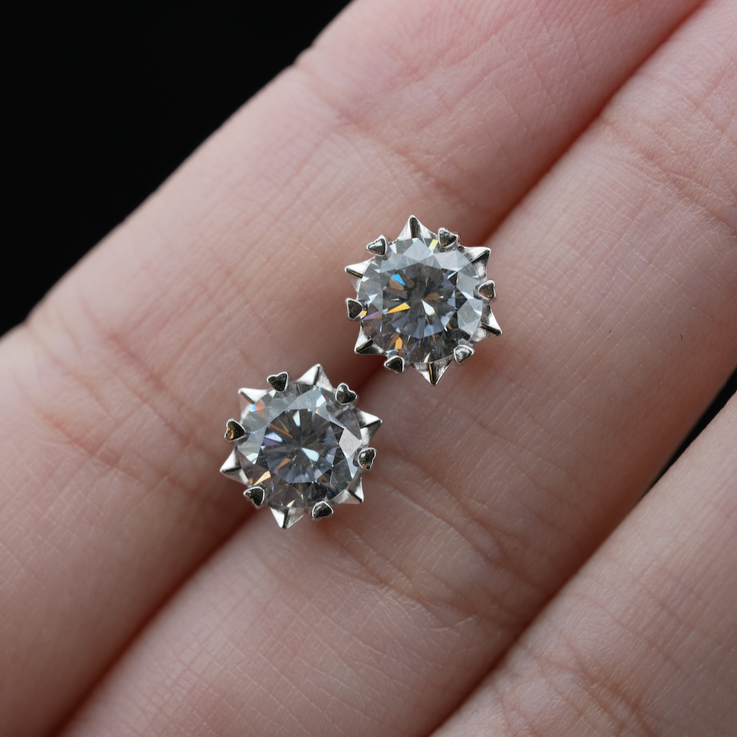 
                  
                    LVE053 SPARKLE ROUND PAVE STUD EARRINGS
                  
                