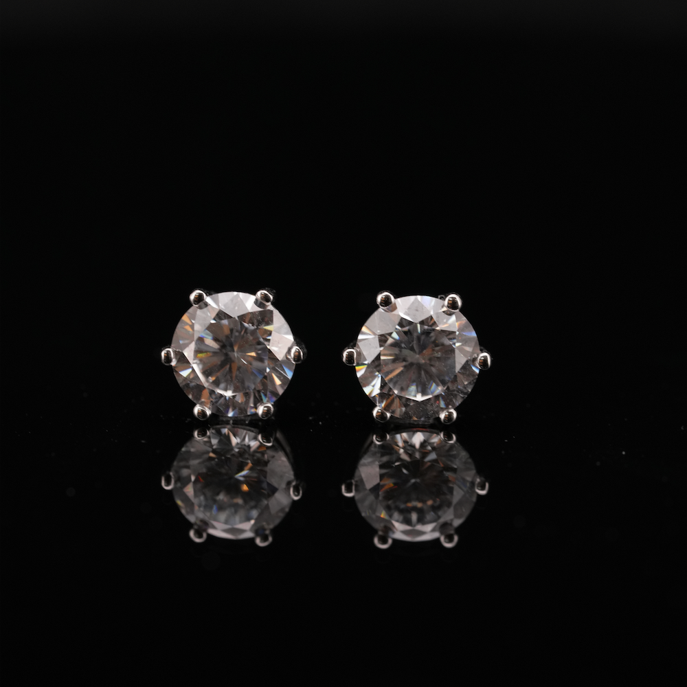 
                  
                    LVE046 SIX CLAWS SPARKLE STUD EARRINGS
                  
                