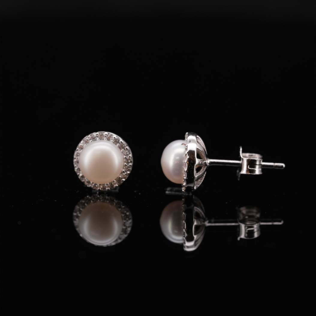 
                  
                    LVE044 FRESHWATER CULTURED PERAL STUD EARRINGS
                  
                