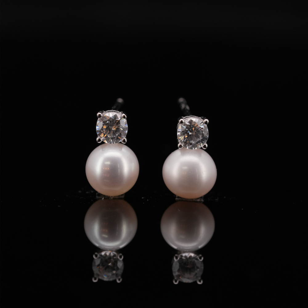 
                  
                    LVE041 MAEVE PEARL EARRINGS
                  
                