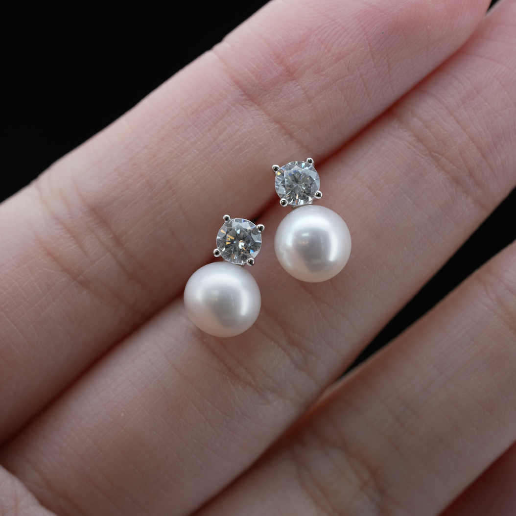 
                  
                    LVE041 MAEVE PEARL EARRINGS
                  
                