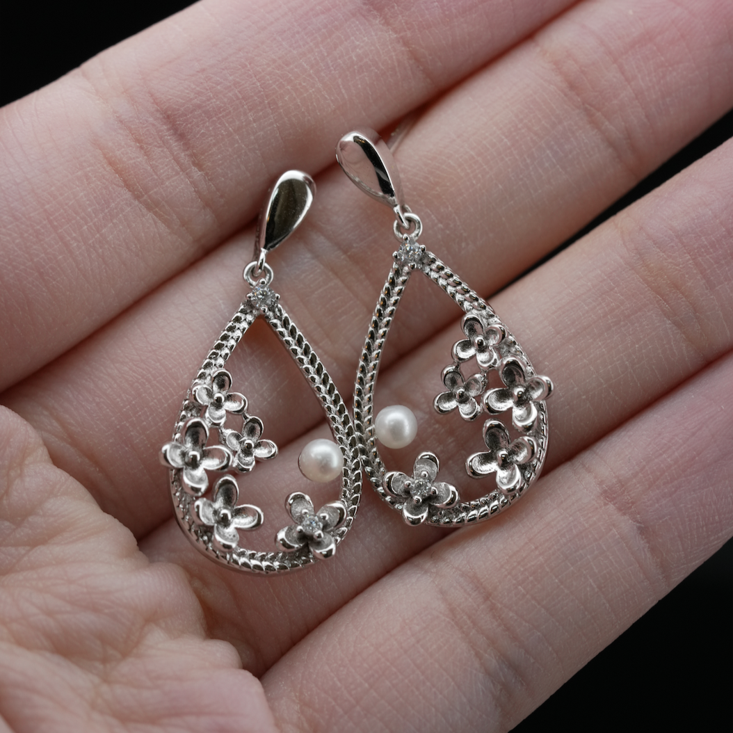 
                  
                    LVE025 BOUCLES D'OREILLES PENDANTES JARDIN DE FLEURS
                  
                