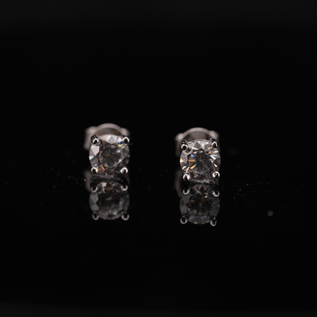 
                  
                    LVE034 FOUR CLAWS SPARKLE STUD EARRINGS
                  
                