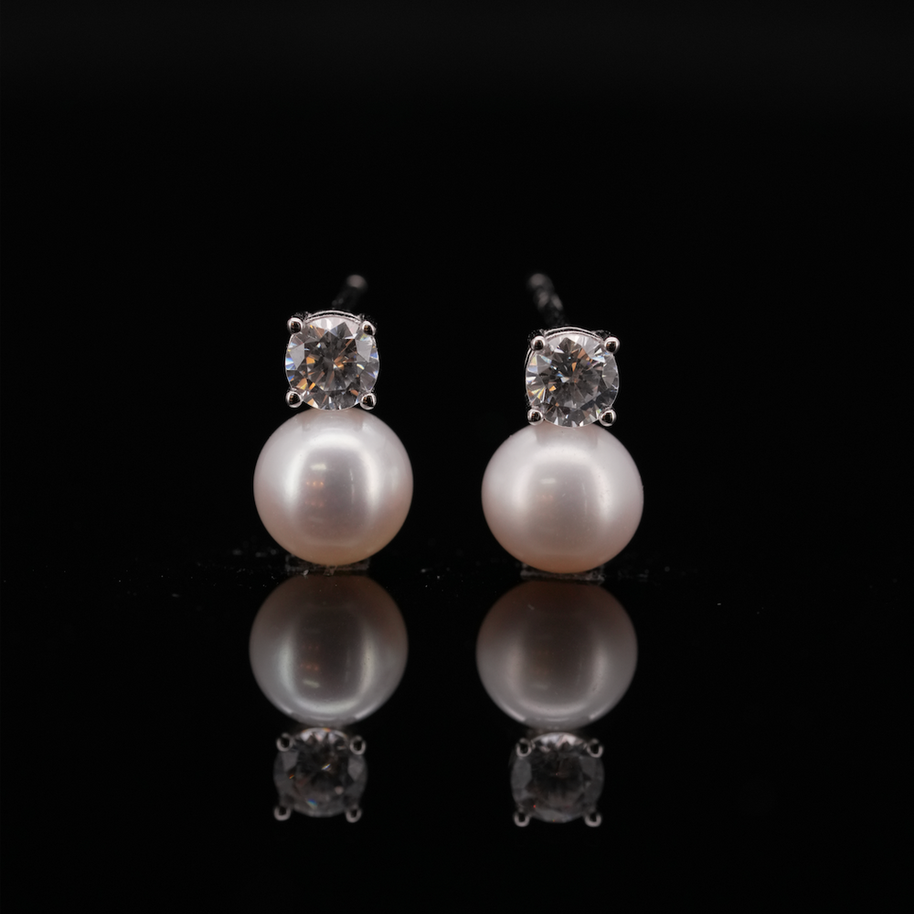 LVE038 LITTLE MAEVE PEARL EARRINGS