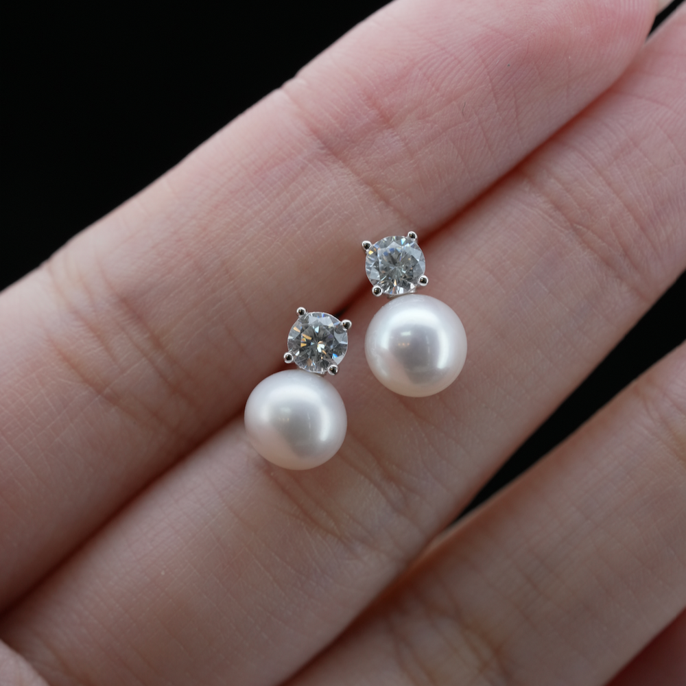 
                  
                    LVE038 LITTLE MAEVE PEARL EARRINGS
                  
                