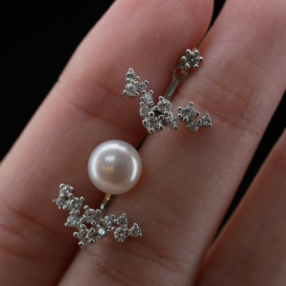 
                  
                    LVE039 TWO-WAY FLOWER PEARL EARRINGS
                  
                