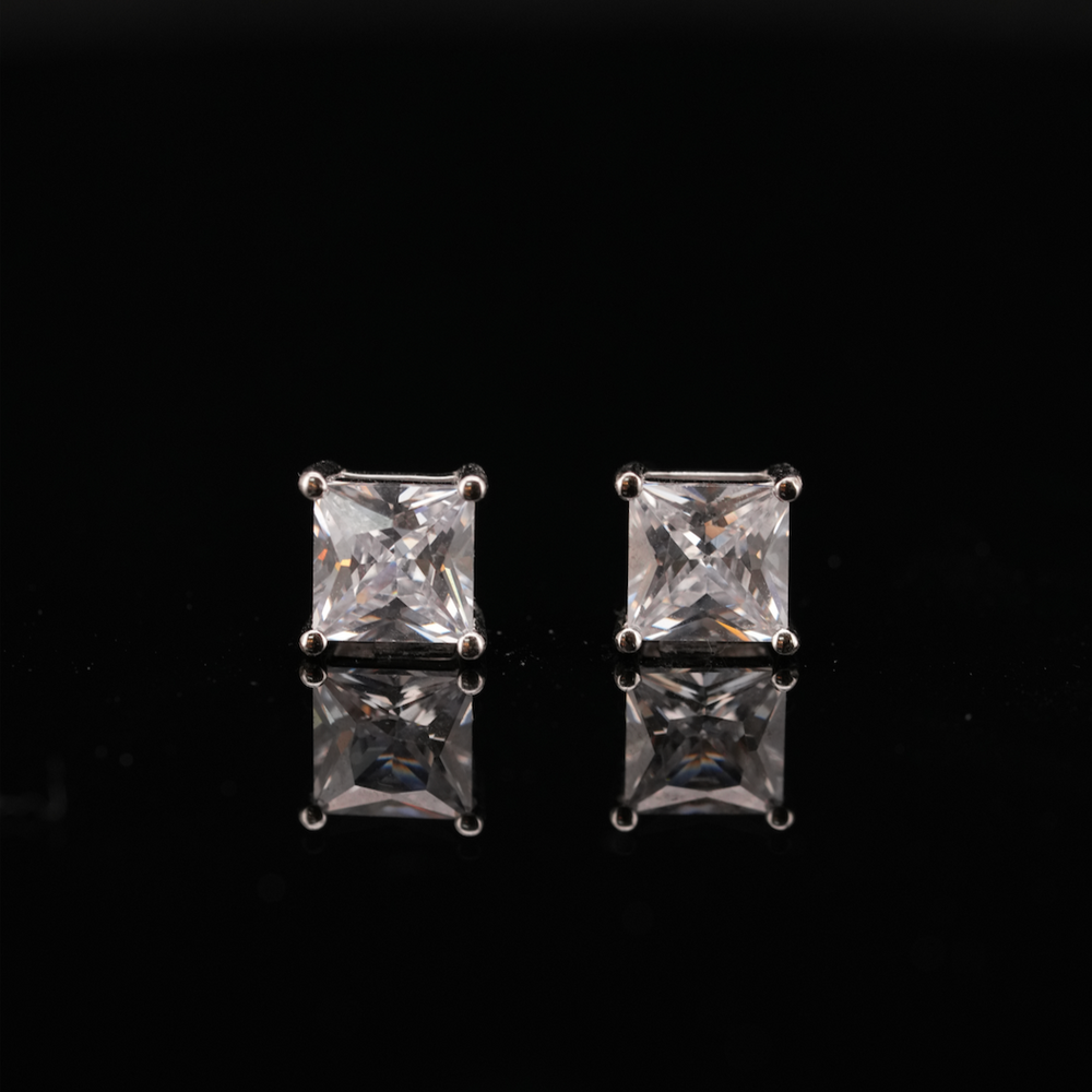 
                  
                    LVE056 SPARKLE SQUARE STUD EARRINGS
                  
                