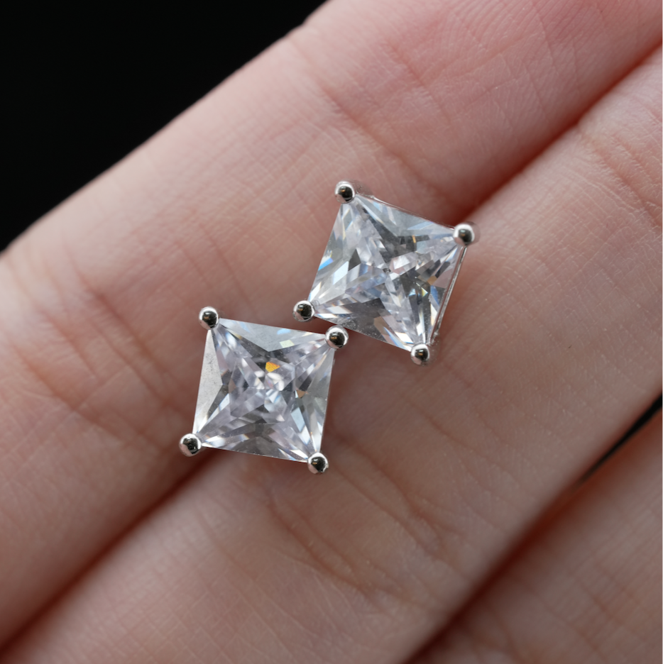 
                  
                    LVE056 SPARKLE SQUARE STUD EARRINGS
                  
                