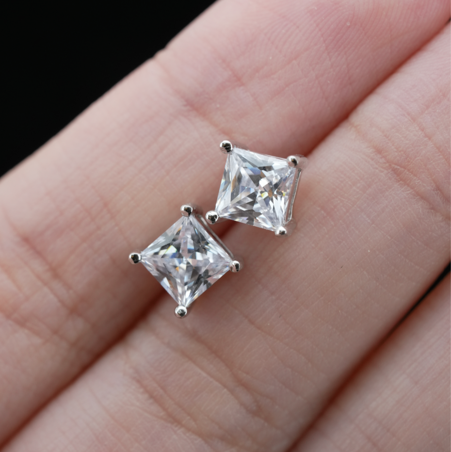 
                  
                    LVE056 SPARKLE SQUARE STUD EARRINGS
                  
                