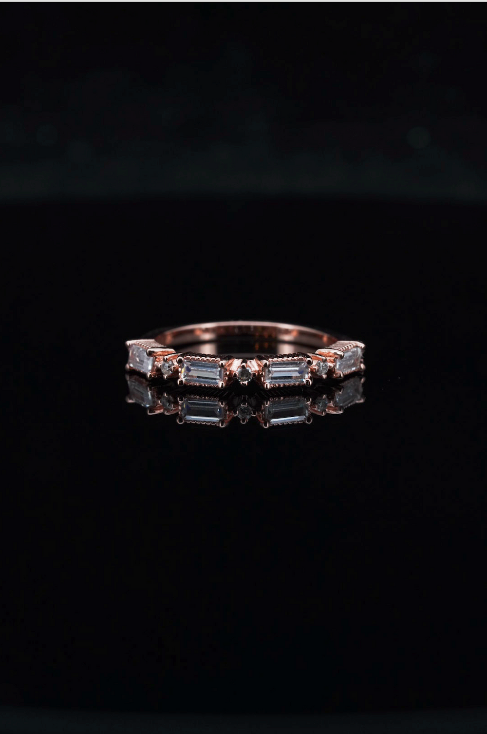 LVR053 BAGUE CARRÉE SCINTILLANTE