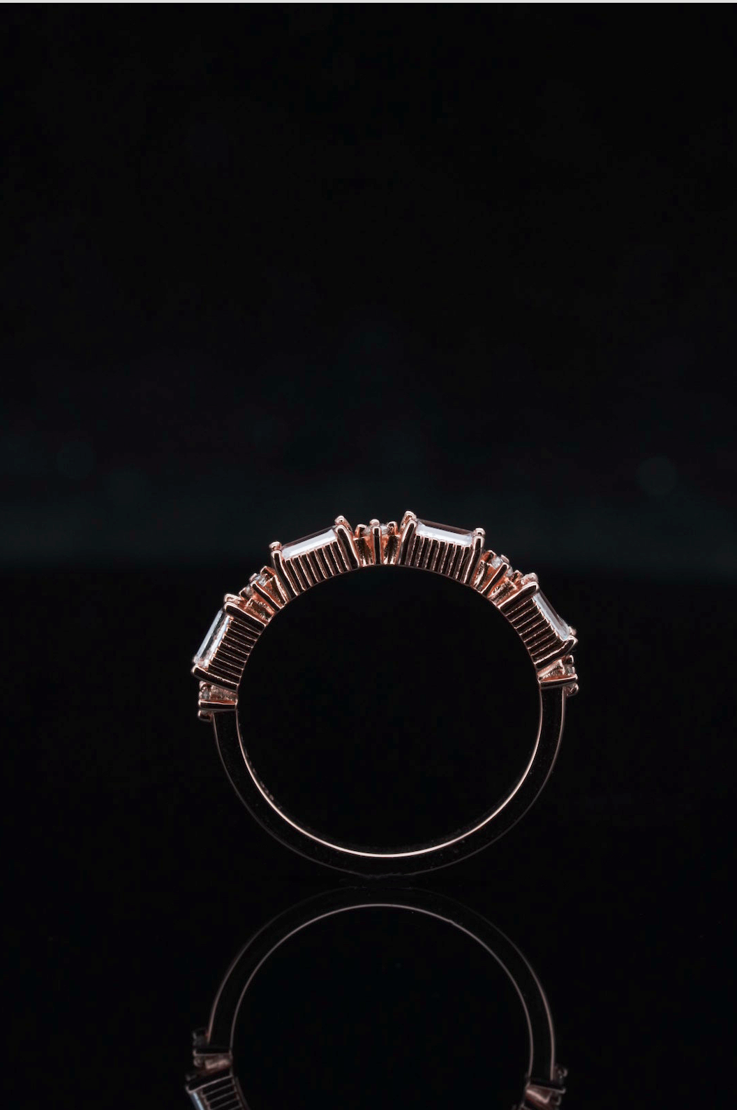 
                  
                    LVR053 BAGUE CARRÉE SCINTILLANTE
                  
                
