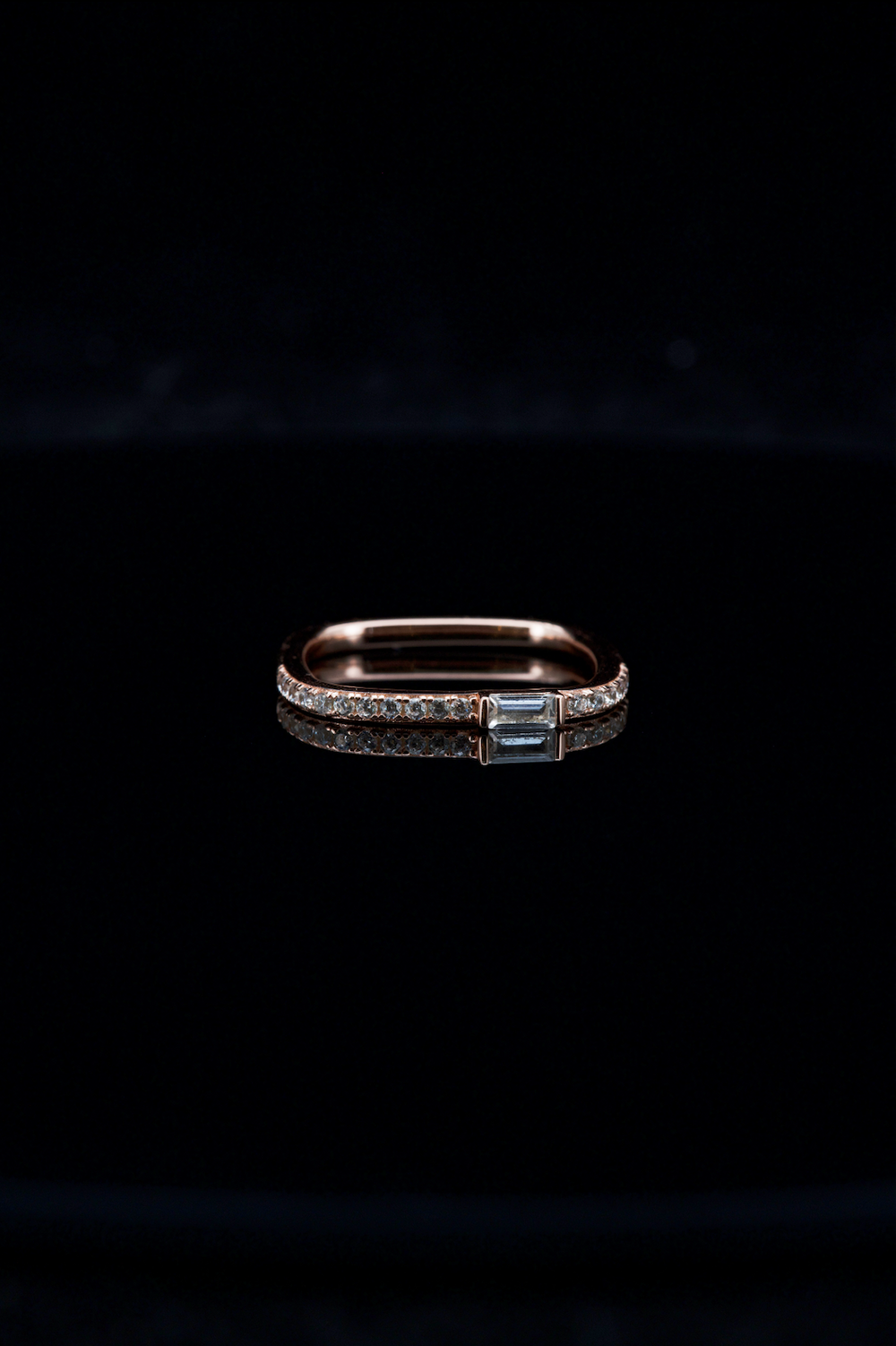 LVR035 BAGUE CARRÉE SCINTILLANTE