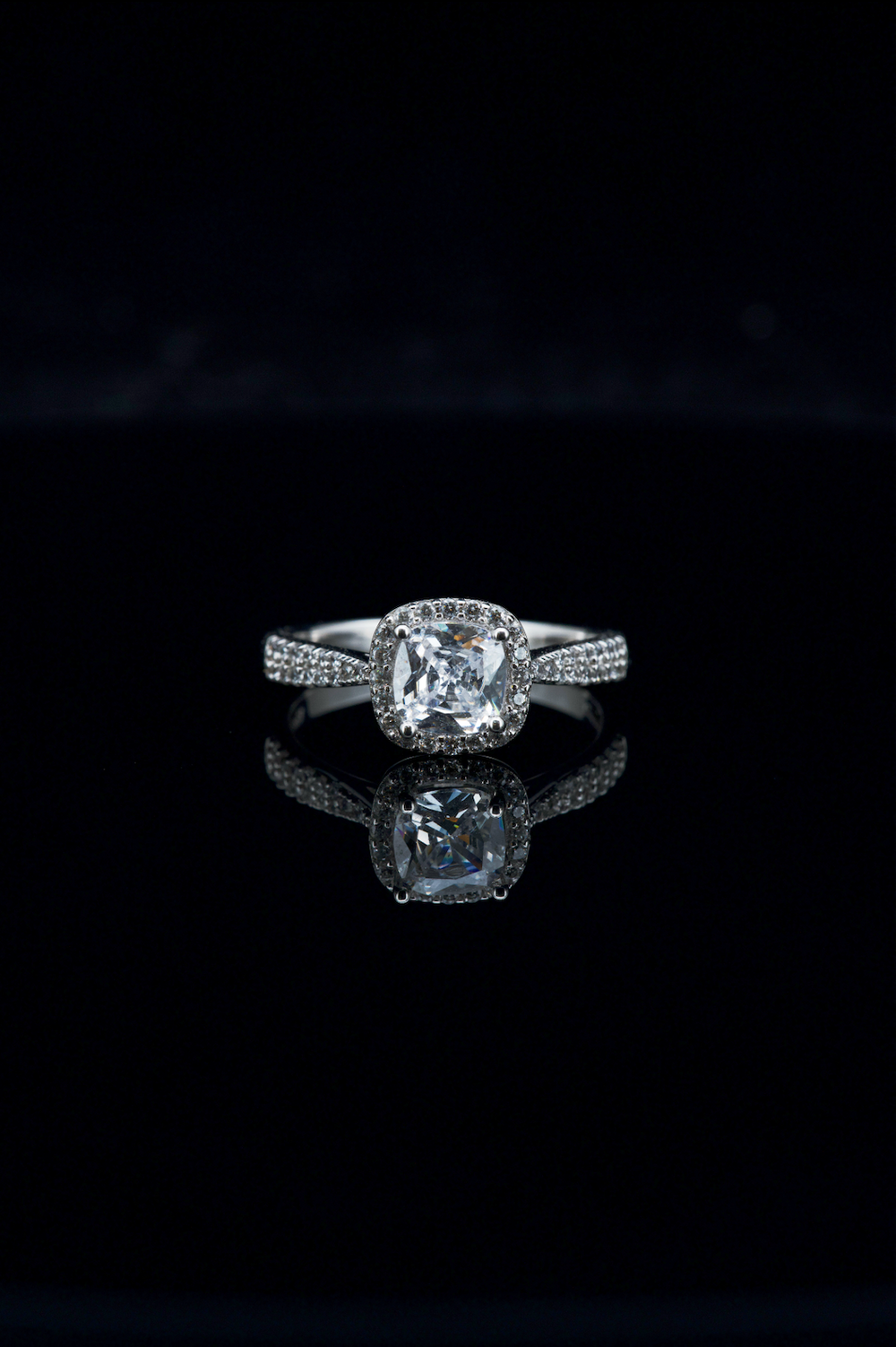 LVR002 SQUARE PAVÉ RING