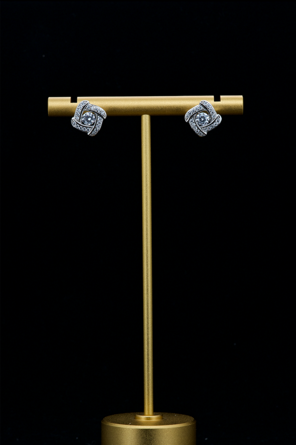 LVE014 BOUCLES D'OREILLES À CLOUS AVEC PIERRE DANSANTE CARRÉE