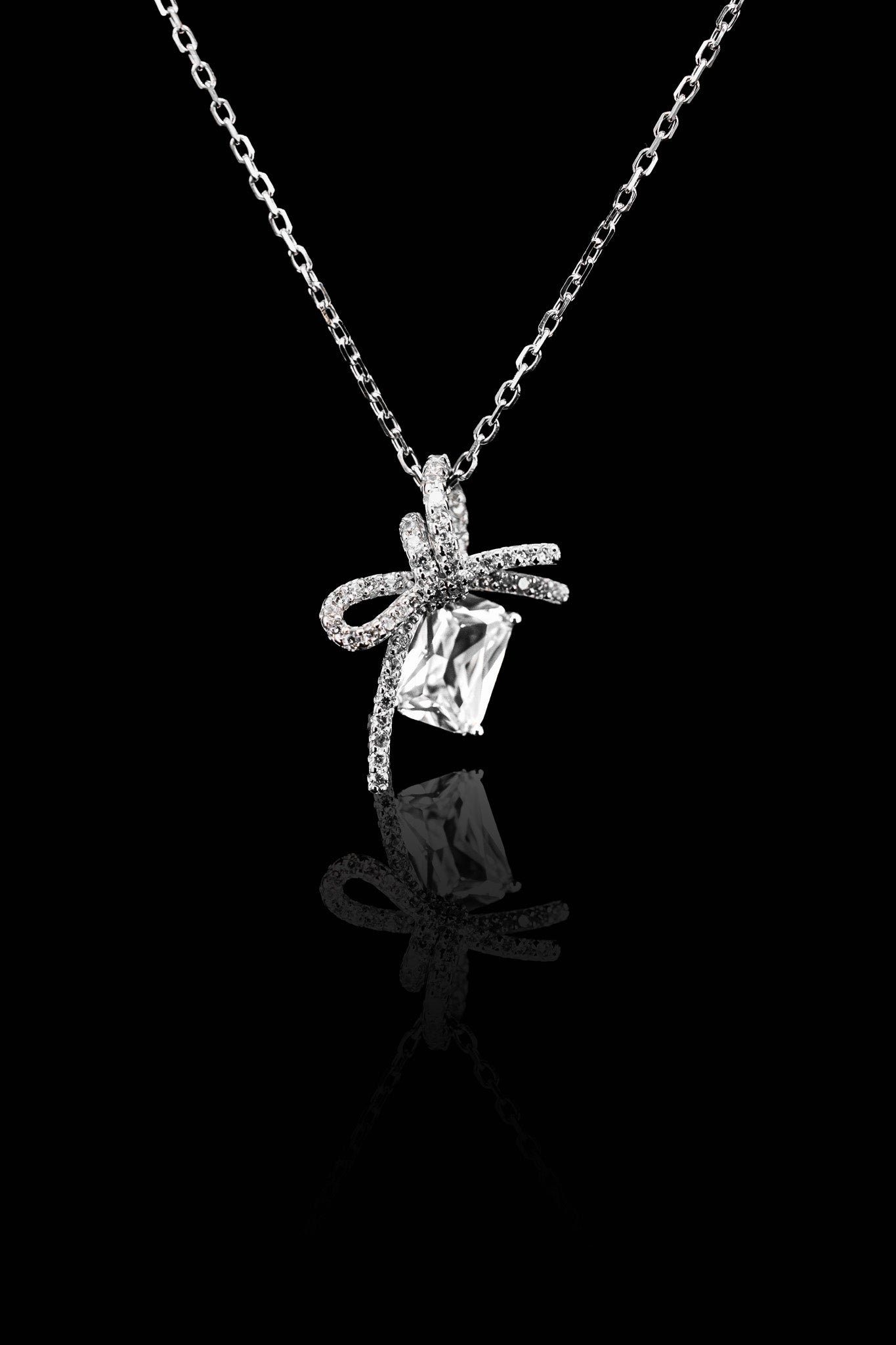 LVN062 EMERALD BOW NECKLACE