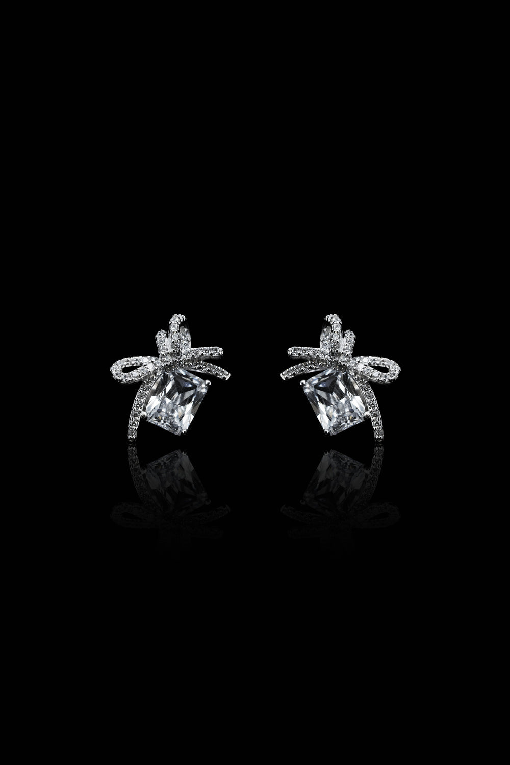 LVE071 EMERALD BOW EARRINGS