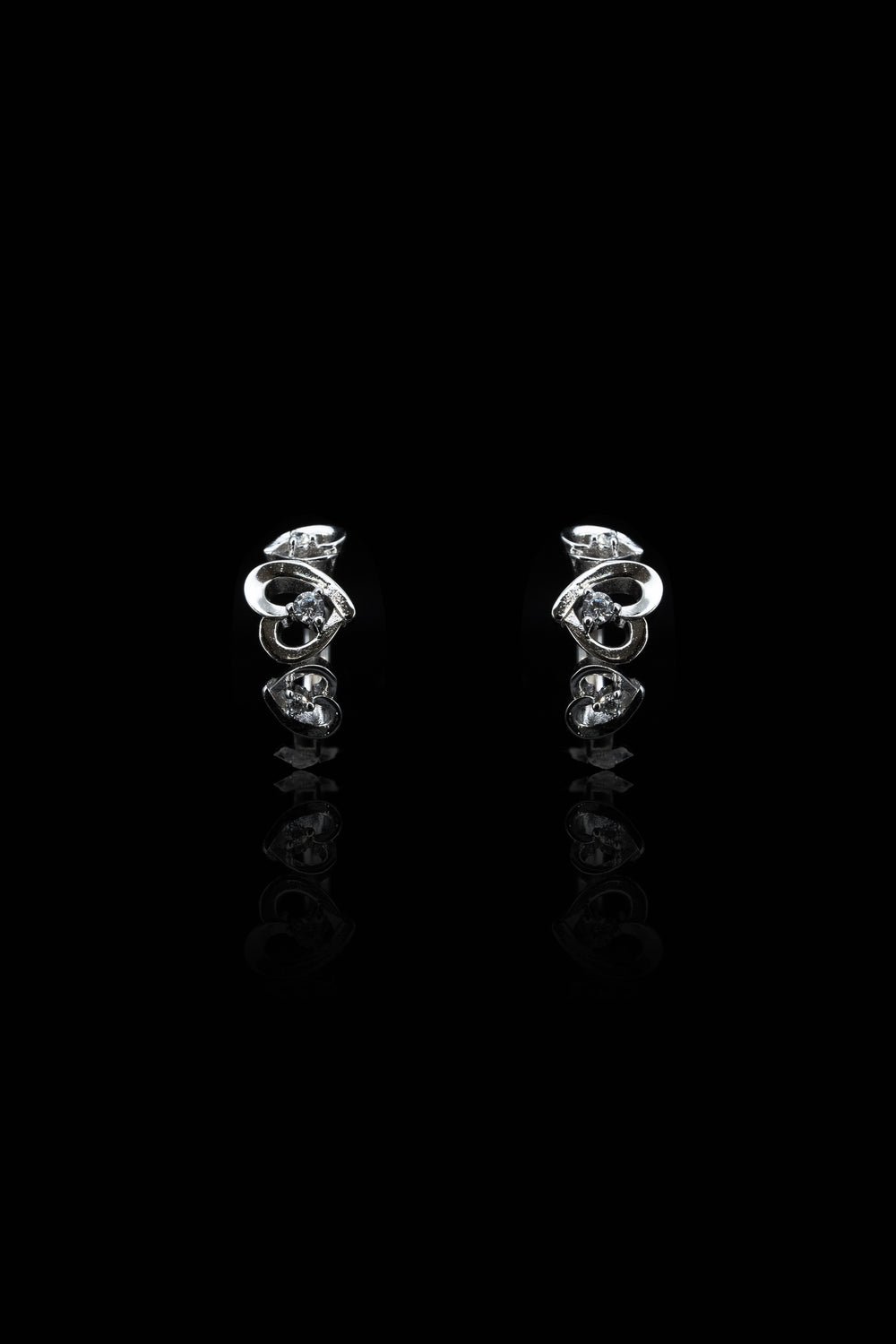 LVE022 ELEVATED HAERT HOOP EARRINGS