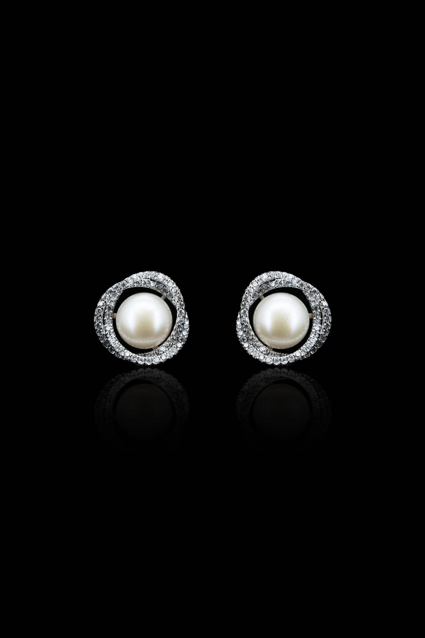 
                  
                    LVE032 TWISTED FRESHWATER CULTURED PEARL STUD EARRINGS
                  
                