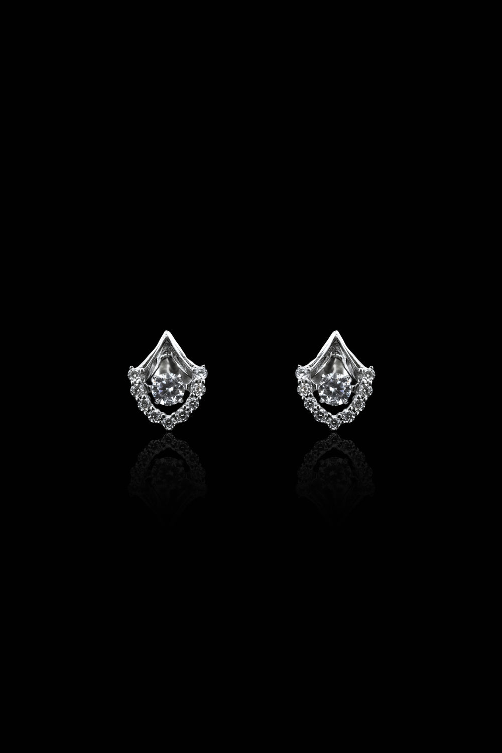 LVE016 SHIELD SHAPE DANCING STONE EARRINGS