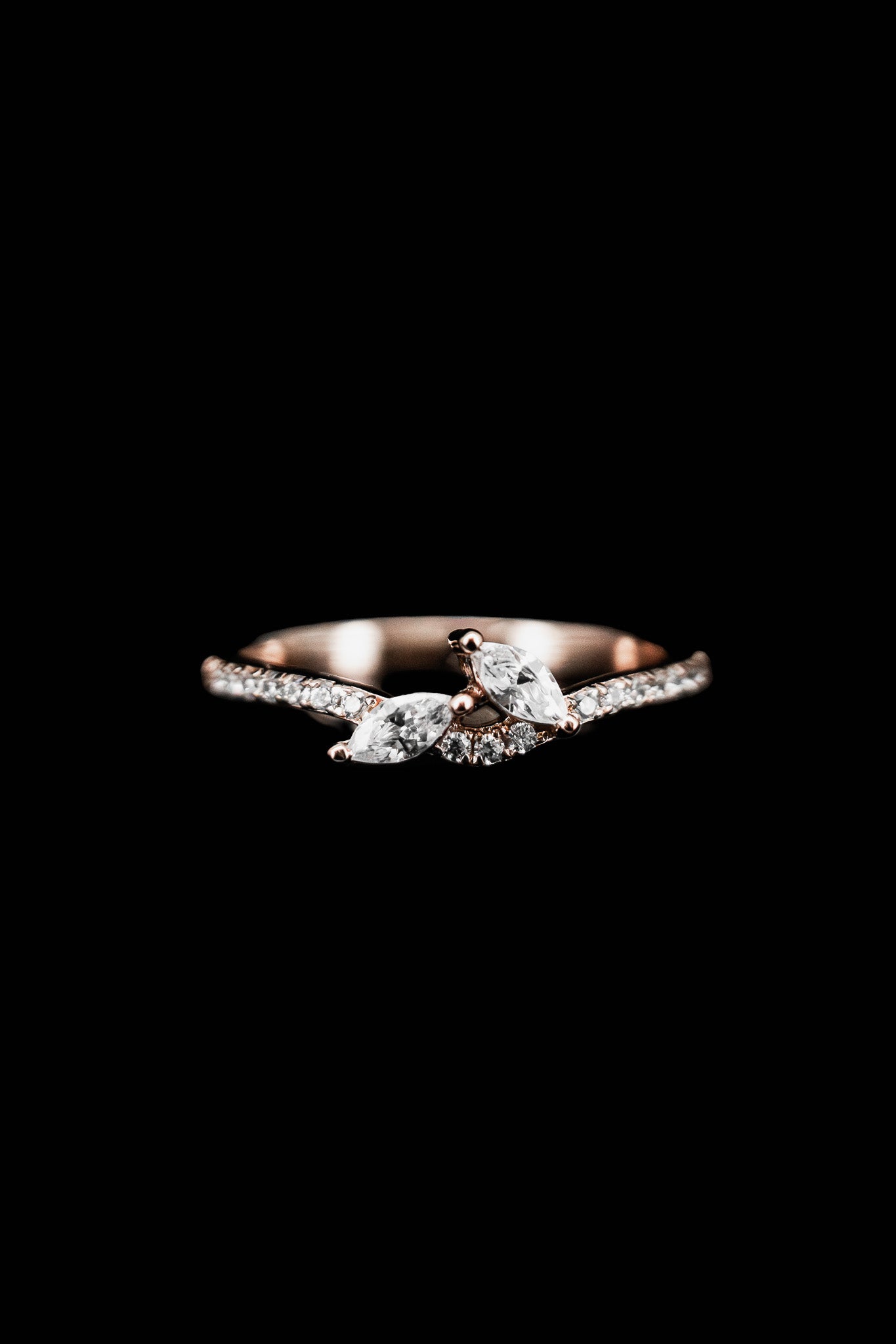 LVR094 DOUBLE LEAF PAVÉ RING