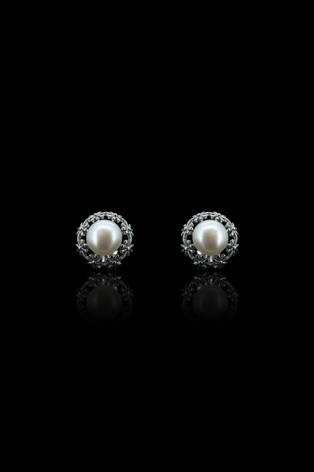 LVE001 FLORAL FRESHWATER CULTURED PEARL EARRINGS